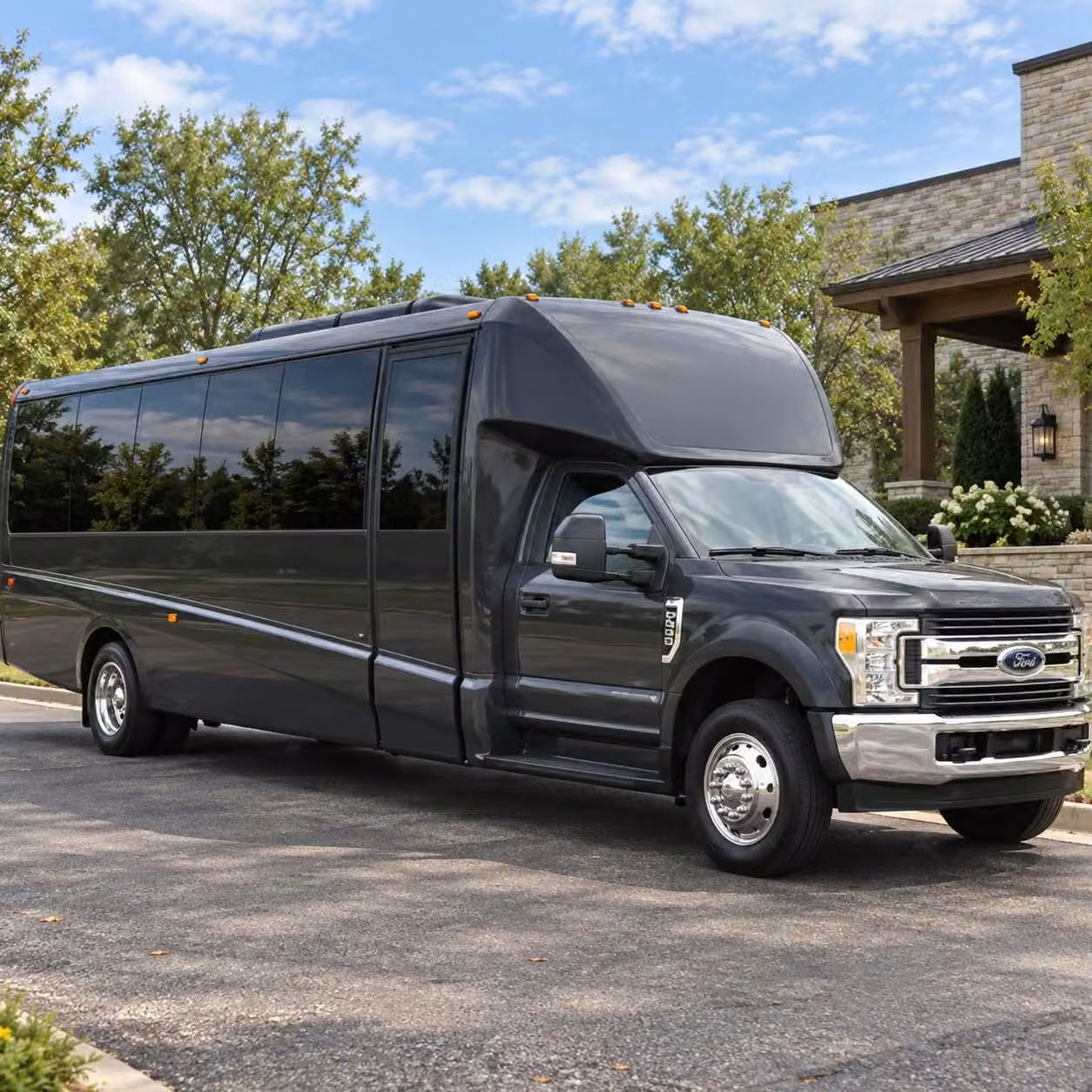 whether you need a minibus or a full charter bus rochester groups have options